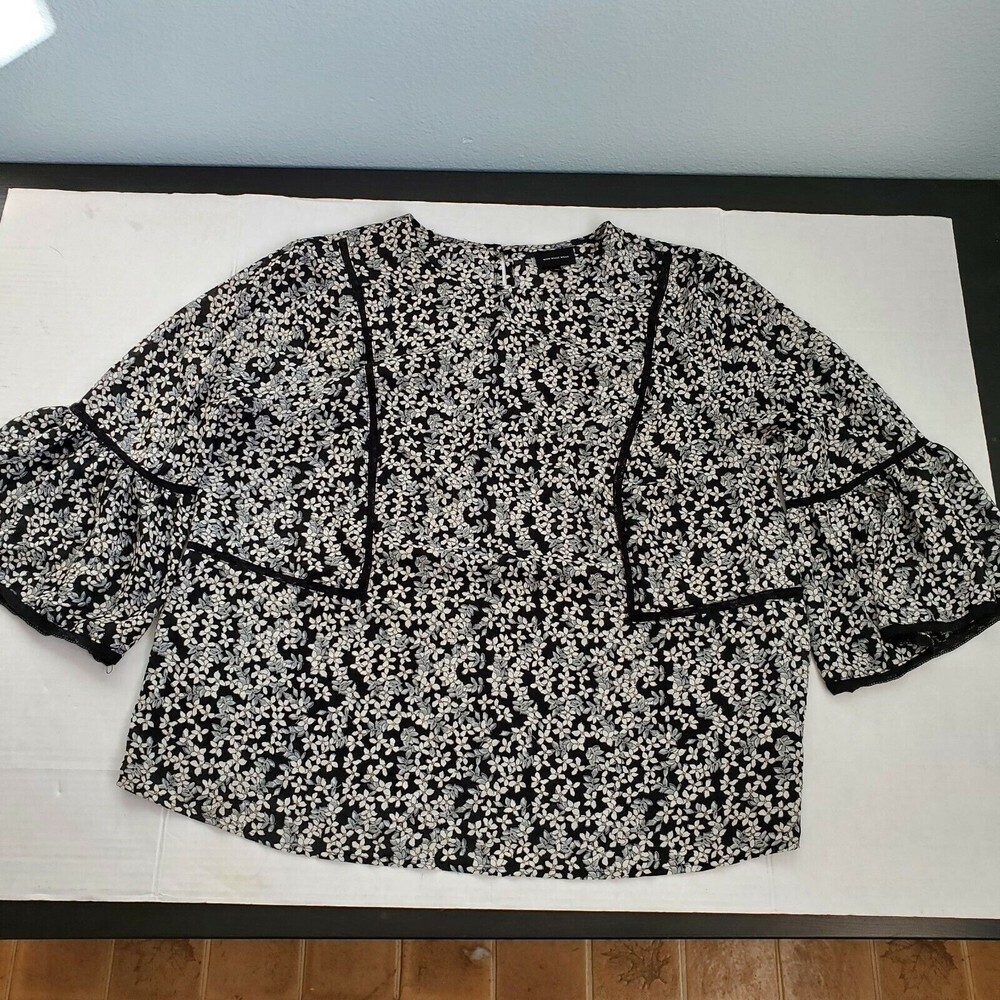 Who What Wear Floral Blouse Women's‎ Size XL 3/4 Bell Sleeves Shirt Black White